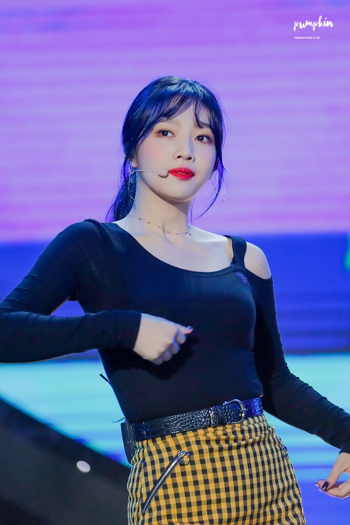 앞머리 내린 큐티섹시 체크 조이.jpgif | 인스티즈