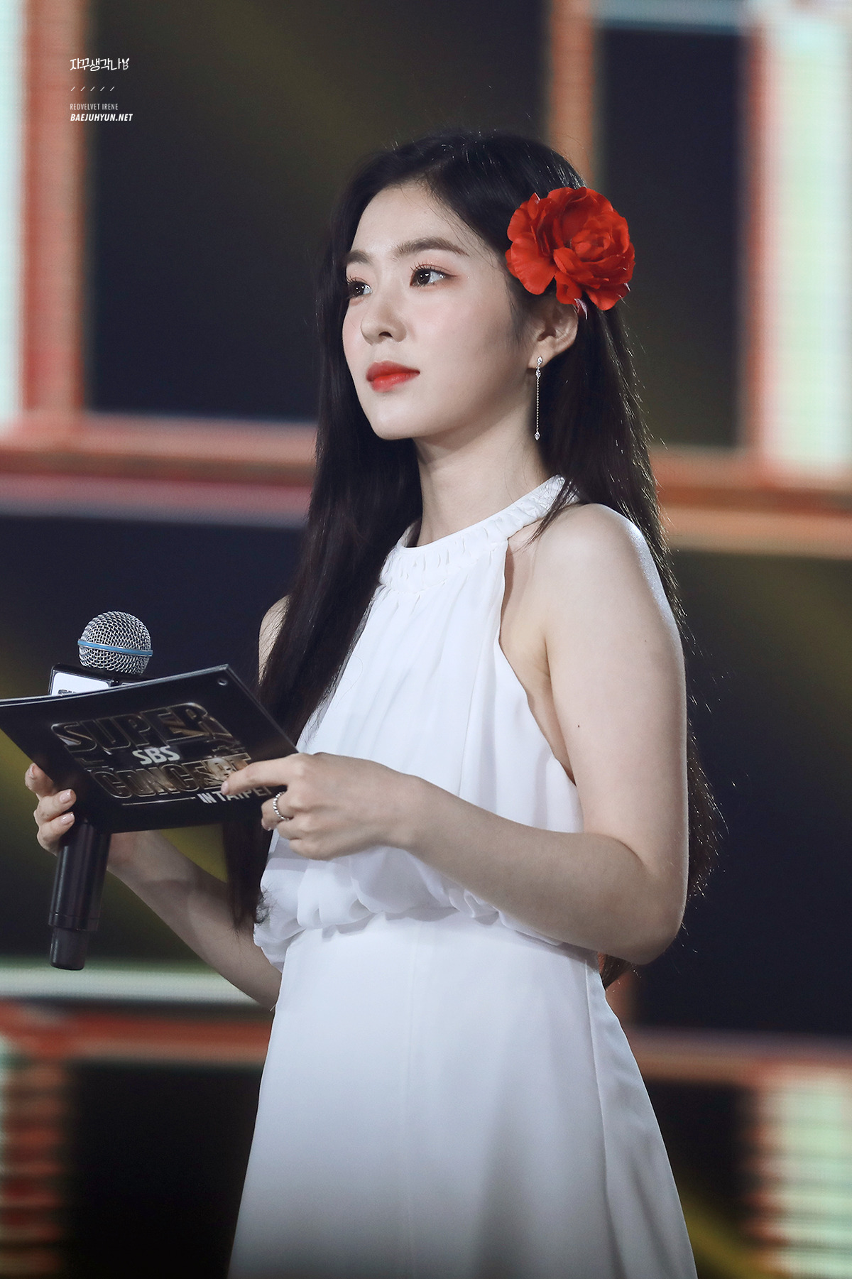 머리에 꽃을 단 아이린.jpgif | 인스티즈