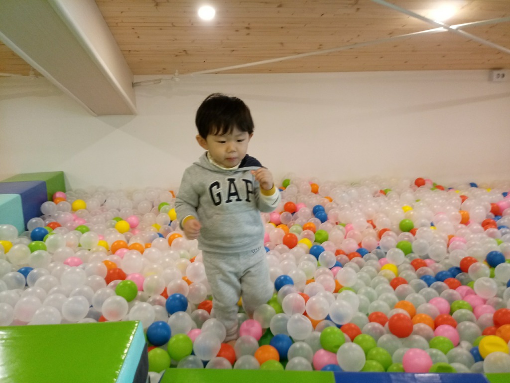 점핑 고릴라 이미지