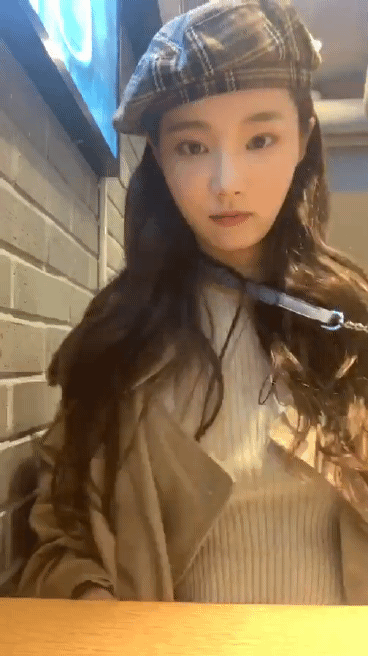 어제 3주년 기념 인스타 라이브한 모모랜드 연우(2).gif | 인스티즈