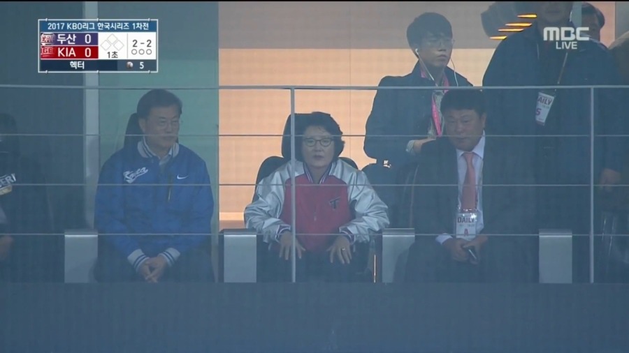 가운데 앉은 사람이 대통령이지?? | 인스티즈