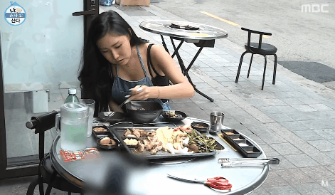 [나혼자산다] 곱창 품절을 불러온 화사의 곱창 먹방.GIF | 인스티즈