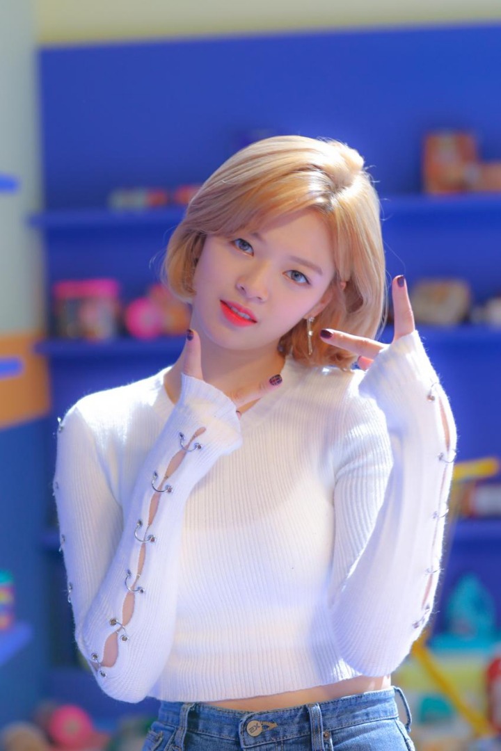 트와이스 하트셰이커 뮤비촬영장 사진 난사하는 네이버 스타캐스트 | 인스티즈