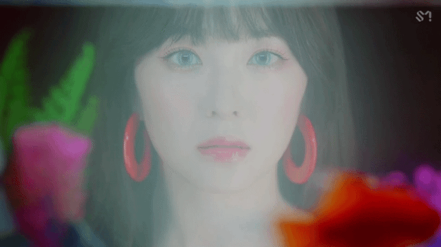 레드벨벳 신곡 뮤비속 아이린.gif | 인스티즈