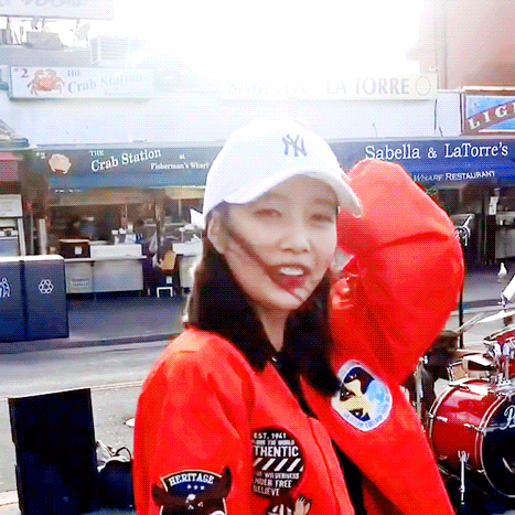 샌프란시스코 길거리에서 춤 추는 조이.gif | 인스티즈