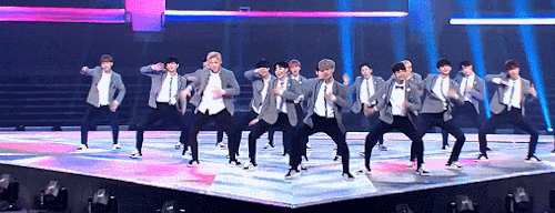 데레스테? 아이돌마스터? 그거그냥 오타쿠 게임아니..? 러브라이브가 그거아닌가 | 인스티즈