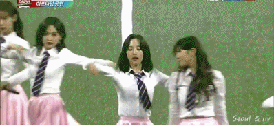 아이돌 공연을 보는 선수들.gif | 인스티즈