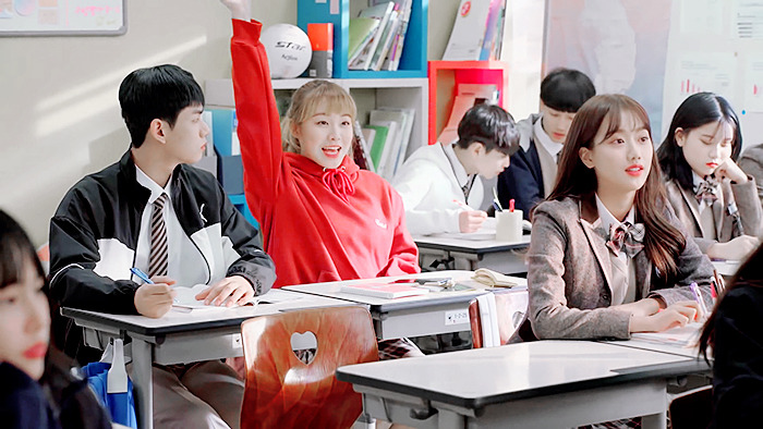 기억해..? 복도에서 떠들다.. 같이 혼나던 우리 둘... 기억 조작이 따로 없는 하이틴 웹드 | 인스티즈