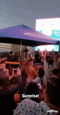 클럽에서 상의 탈의한 댄서 .gif | 인스티즈