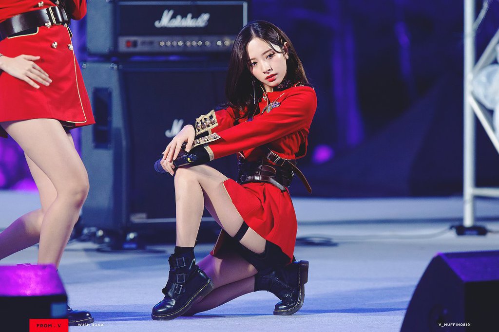 영동대로 거리응원무대 우주소녀 보나.jpgif | 인스티즈