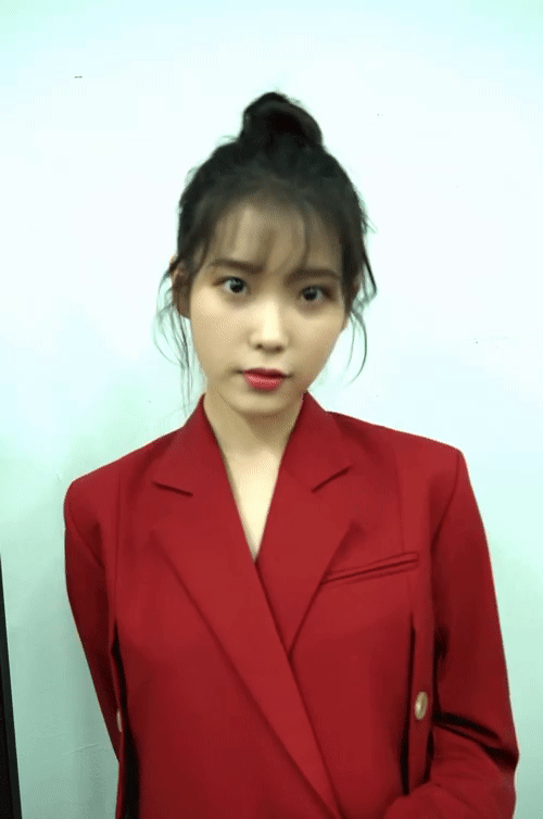 먼지가 양 눈에 번갈아 들어가는 아이유 | 인스티즈