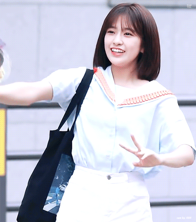 프듀48 안유진 출근길.gif | 인스티즈
