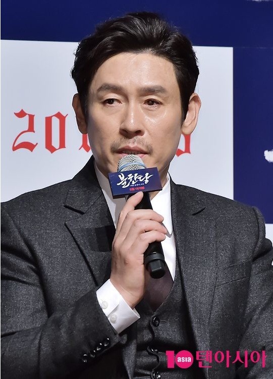 50 평생 살면서 처음 느껴보는 인기를 누리고있는 설경구의 2017년 | 인스티즈
