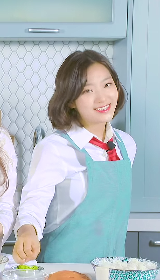 180607. 스시 만드는 프로미스나인 새롬이.jpg | 인스티즈