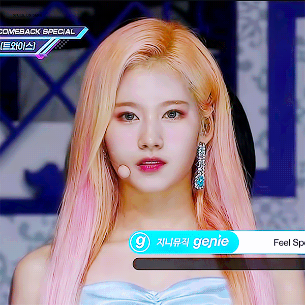 여전히 사람홀리는 사나의 눈빛ㄷㄷㄷ.gif | 인스티즈