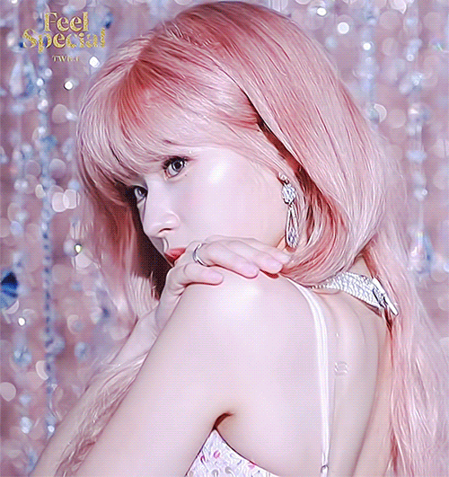 여전히 사람홀리는 사나의 눈빛ㄷㄷㄷ.gif | 인스티즈