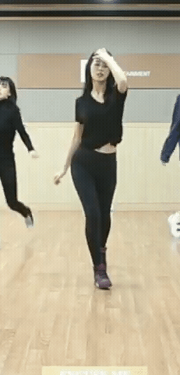 설현의 춤사위.gif | 인스티즈
