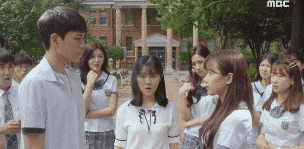 주인공이 자신이 만화속 캐릭터라는걸 자각하는 순간의 드라마 연출.gif | 인스티즈