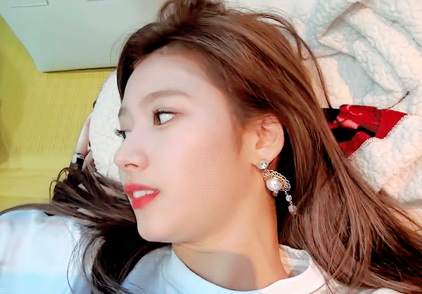 눕방하는 사나.gif | 인스티즈