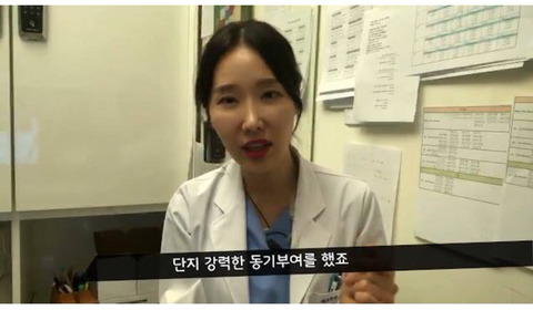 쿨내 진동하는 50대 동안 여의사..그리고 딸.jpg | 인스티즈